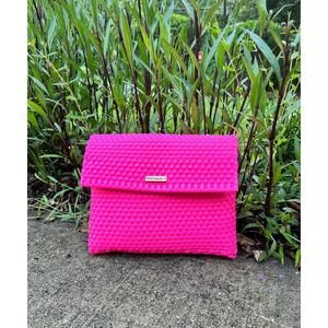 NEW VALEROSA women's solid woven pink clutch with tassel in hot pink